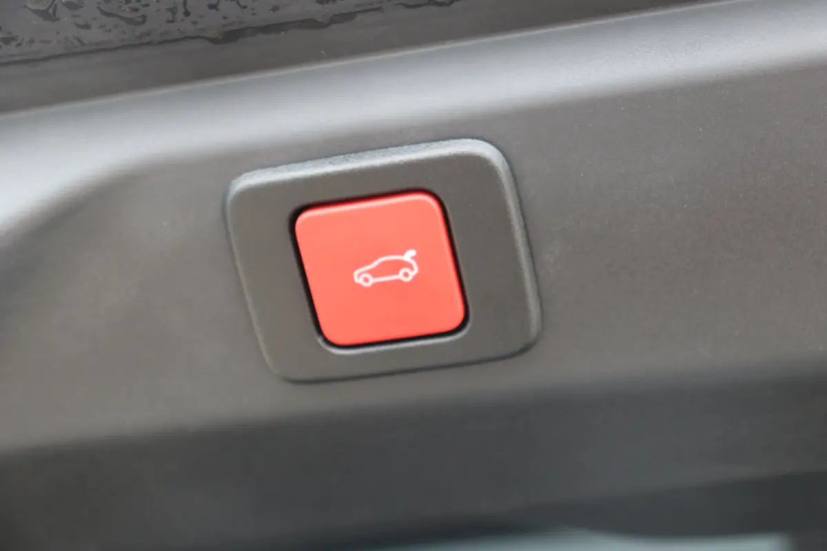 GT Exclusive | Adaptieve cruise control met Stop&Go functie | Elektrische parkeerrem | Extra getinte achterste zijruiten en achterruit