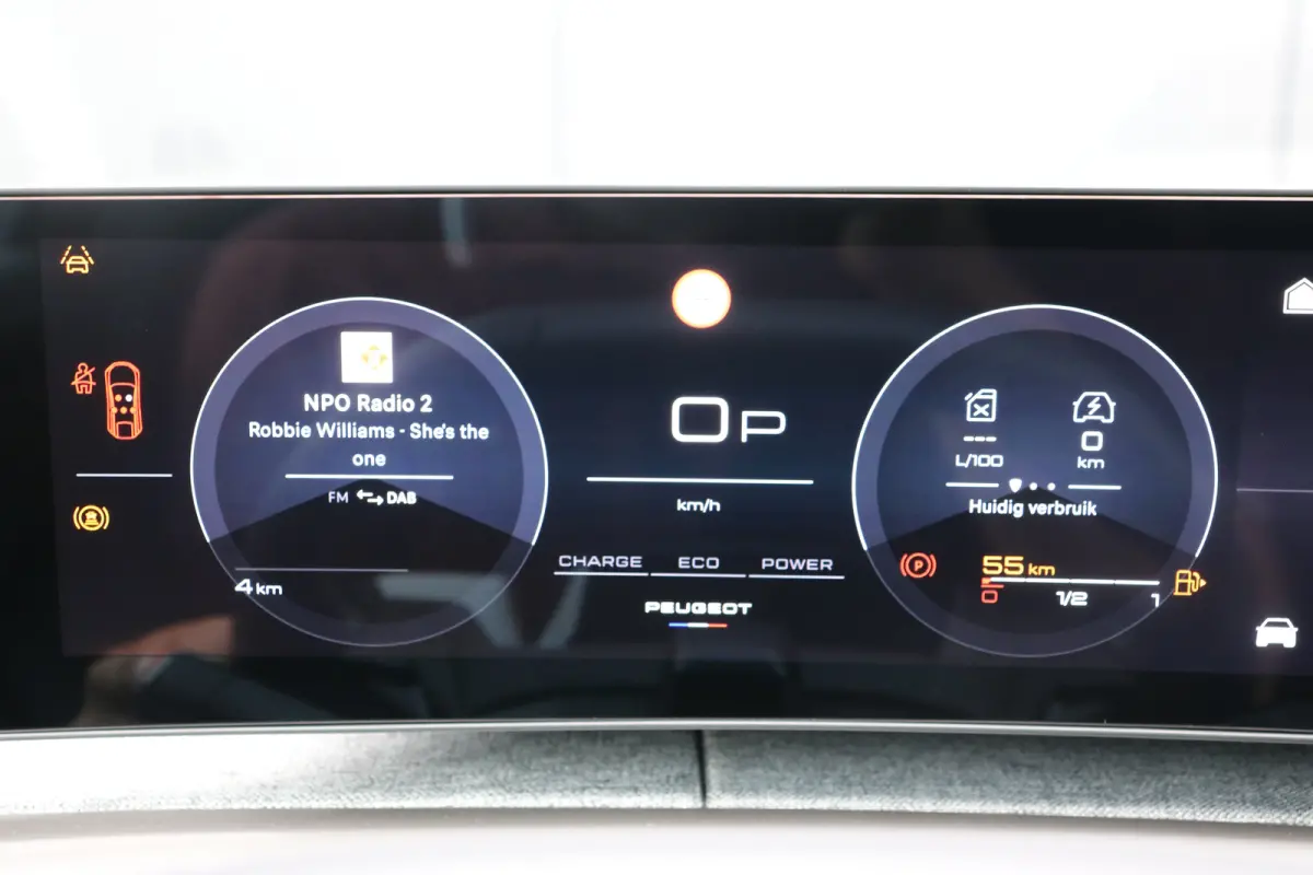 GT Exclusive | Adaptieve cruise control met Stop&Go functie | Elektrische parkeerrem | Extra getinte achterste zijruiten en achterruit