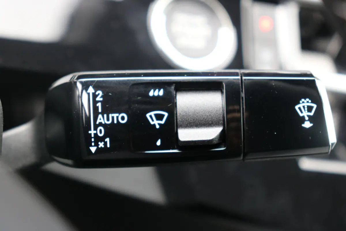 GT Exclusive | Adaptieve cruise control met Stop&Go functie | Elektrische parkeerrem | Extra getinte achterste zijruiten en achterruit