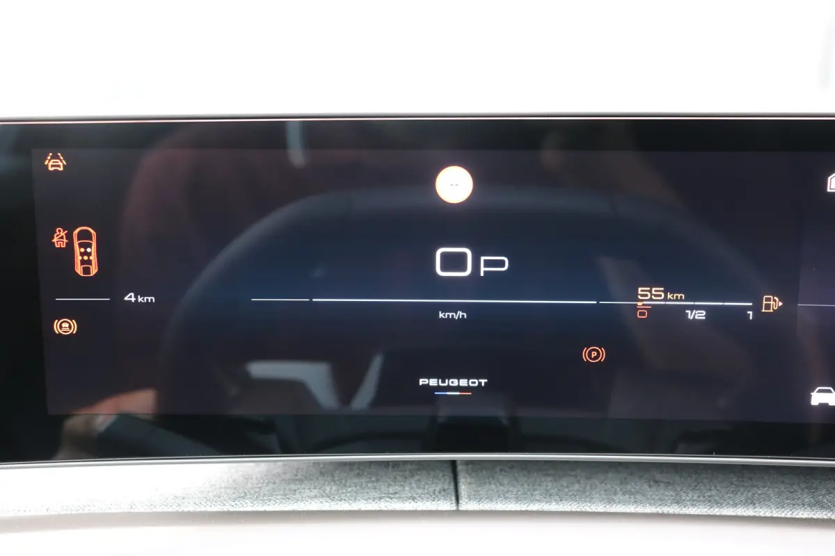 GT Exclusive | Adaptieve cruise control met Stop&Go functie | Elektrische parkeerrem | Extra getinte achterste zijruiten en achterruit
