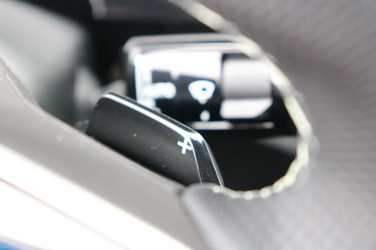 GT Exclusive | Adaptieve cruise control met Stop&Go functie | Elektrische parkeerrem | Extra getinte achterste zijruiten en achterruit