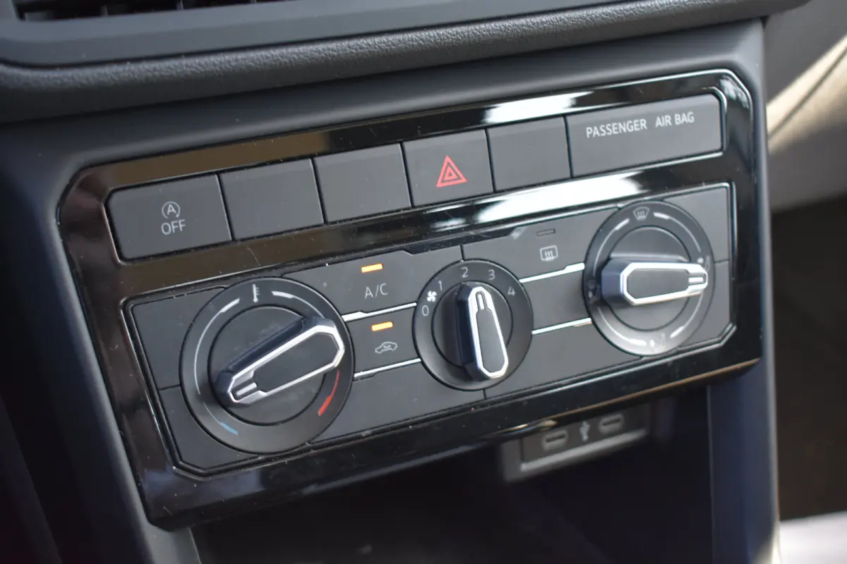 1.0 TSI 95PK Life | ADAPT. CRUISE | AIRCO | LED | BLUETOOTH