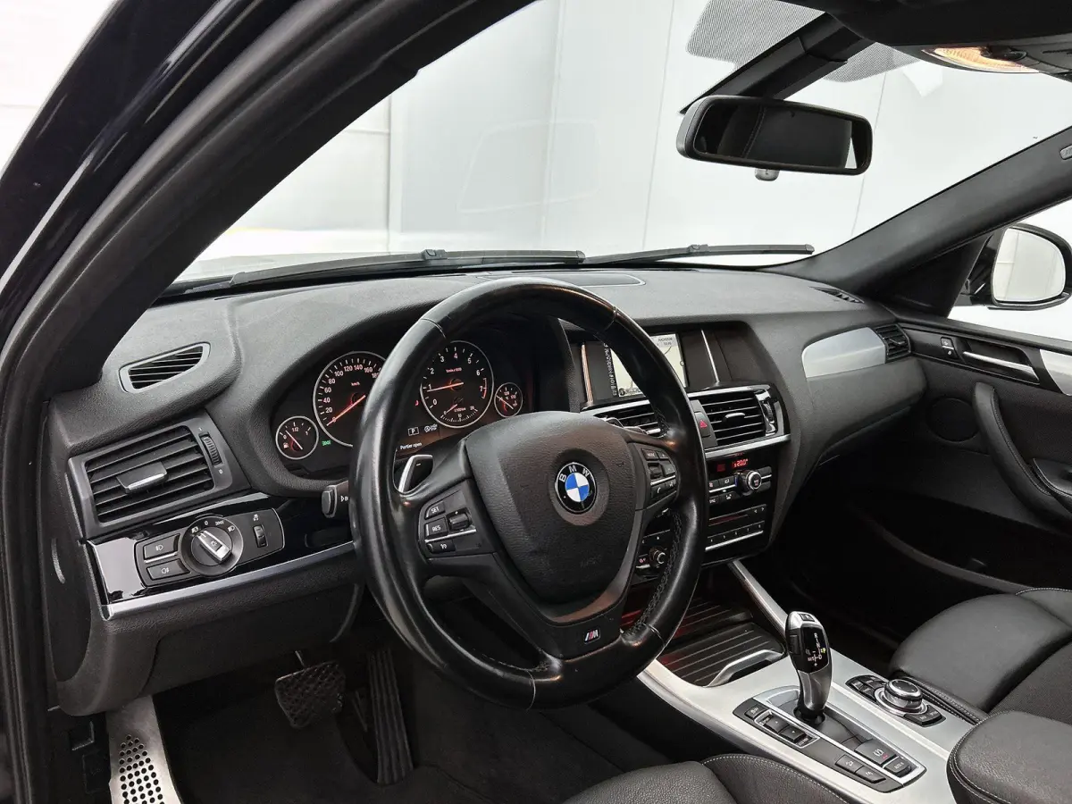 xDrive20i Executive | AUTOMAAT | TREKHAAK | M-PAKKET | NAVIGATIE | ACHTERUITRIJCAMERA | SPORTSTOELEN | TREKHAAK | ELEKTRISCHE ACHTERKLEP | CLIMATE CONTROL | CRUISE CONTROL | BI-XENON KOPLAMP
