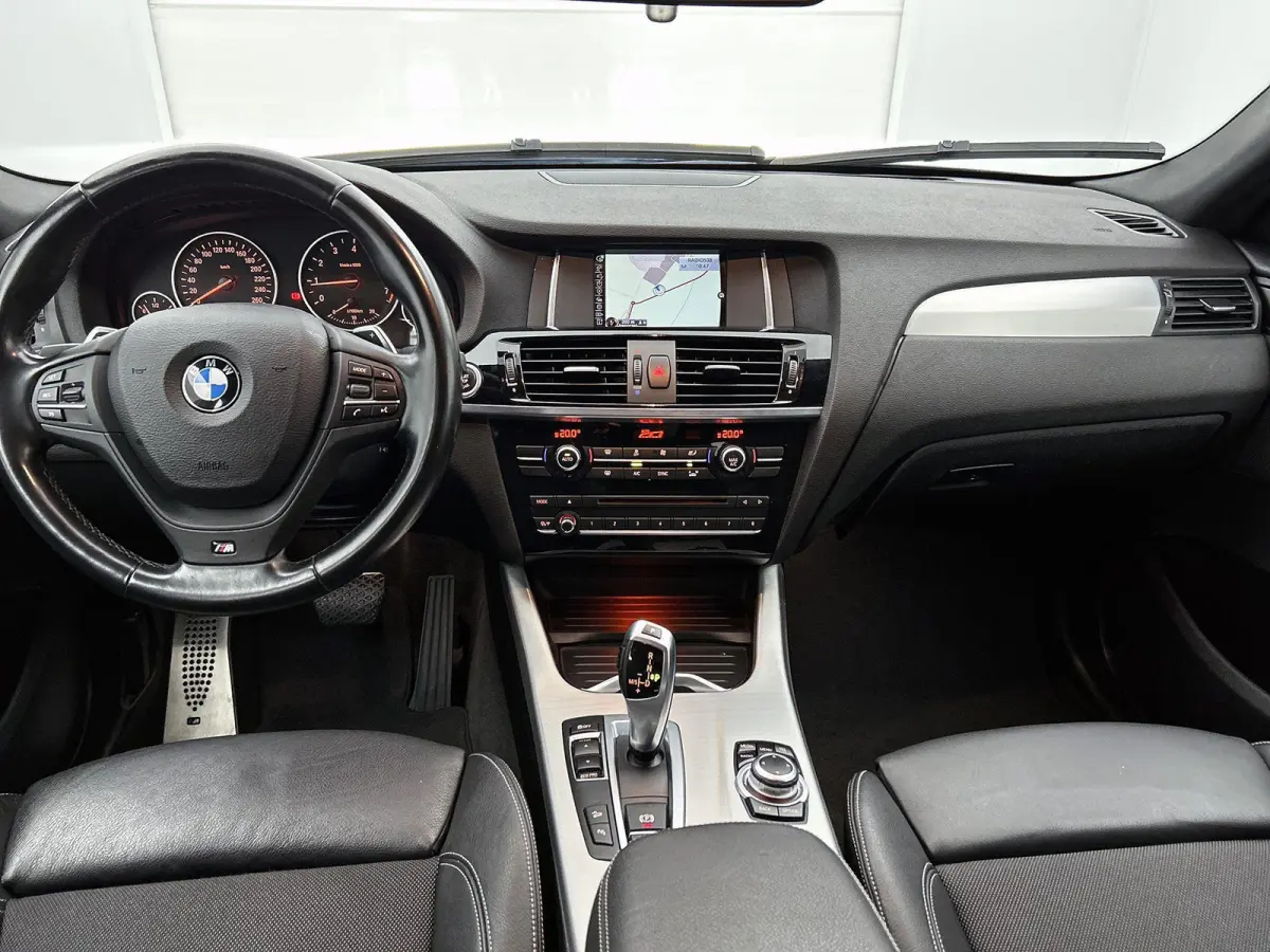 xDrive20i Executive | AUTOMAAT | TREKHAAK | M-PAKKET | NAVIGATIE | ACHTERUITRIJCAMERA | SPORTSTOELEN | TREKHAAK | ELEKTRISCHE ACHTERKLEP | CLIMATE CONTROL | CRUISE CONTROL | BI-XENON KOPLAMP
