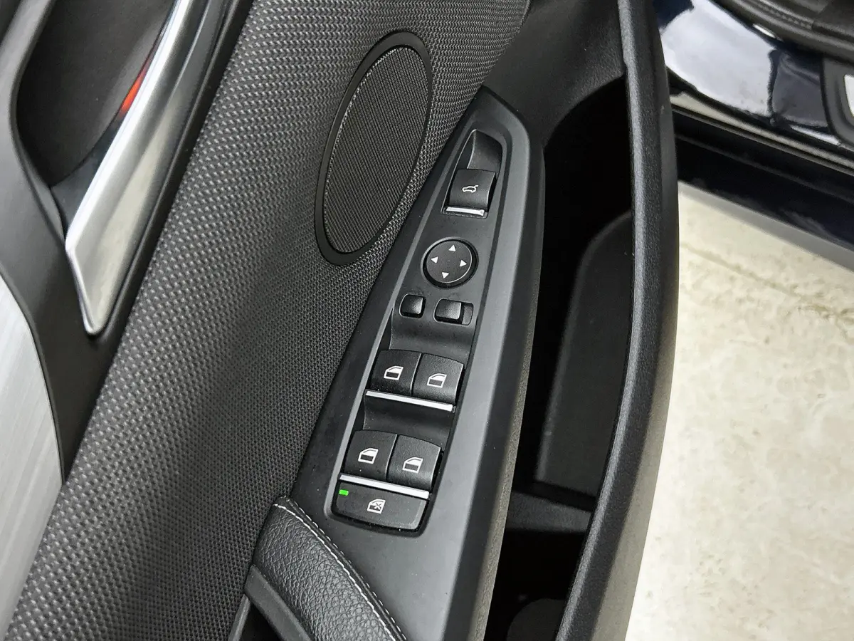 xDrive20i Executive | AUTOMAAT | TREKHAAK | M-PAKKET | NAVIGATIE | ACHTERUITRIJCAMERA | SPORTSTOELEN | TREKHAAK | ELEKTRISCHE ACHTERKLEP | CLIMATE CONTROL | CRUISE CONTROL | BI-XENON KOPLAMP