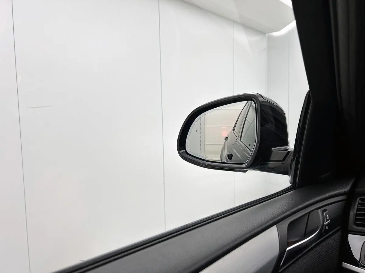 xDrive20i Executive | AUTOMAAT | TREKHAAK | M-PAKKET | NAVIGATIE | ACHTERUITRIJCAMERA | SPORTSTOELEN | TREKHAAK | ELEKTRISCHE ACHTERKLEP | CLIMATE CONTROL | CRUISE CONTROL | BI-XENON KOPLAMP