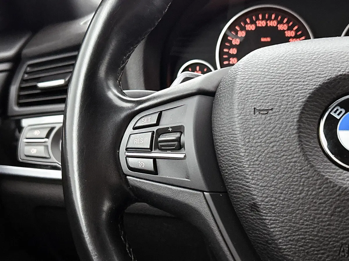 xDrive20i Executive | AUTOMAAT | TREKHAAK | M-PAKKET | NAVIGATIE | ACHTERUITRIJCAMERA | SPORTSTOELEN | TREKHAAK | ELEKTRISCHE ACHTERKLEP | CLIMATE CONTROL | CRUISE CONTROL | BI-XENON KOPLAMP