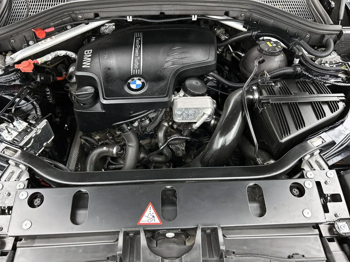 xDrive20i Executive | AUTOMAAT | TREKHAAK | M-PAKKET | NAVIGATIE | ACHTERUITRIJCAMERA | SPORTSTOELEN | TREKHAAK | ELEKTRISCHE ACHTERKLEP | CLIMATE CONTROL | CRUISE CONTROL | BI-XENON KOPLAMP