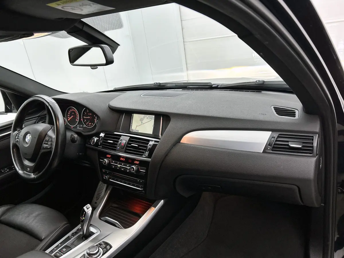 xDrive20i Executive | AUTOMAAT | TREKHAAK | M-PAKKET | NAVIGATIE | ACHTERUITRIJCAMERA | SPORTSTOELEN | TREKHAAK | ELEKTRISCHE ACHTERKLEP | CLIMATE CONTROL | CRUISE CONTROL | BI-XENON KOPLAMP