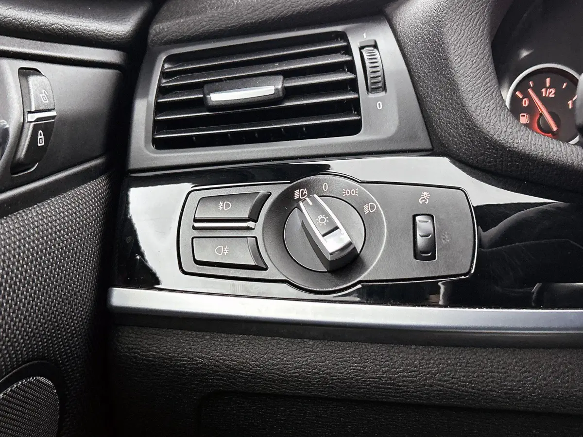 xDrive20i Executive | AUTOMAAT | TREKHAAK | M-PAKKET | NAVIGATIE | ACHTERUITRIJCAMERA | SPORTSTOELEN | TREKHAAK | ELEKTRISCHE ACHTERKLEP | CLIMATE CONTROL | CRUISE CONTROL | BI-XENON KOPLAMP