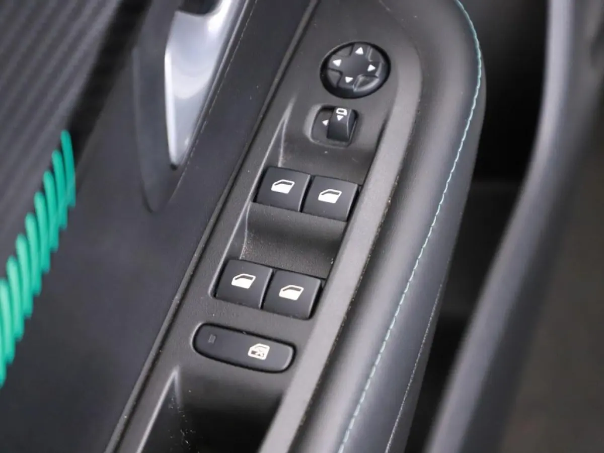 1.2T 100pk Allure Pack H.Leder/Camera/Ecc/Nav /CarPlay/El.Pakket/Vc/4S.banden