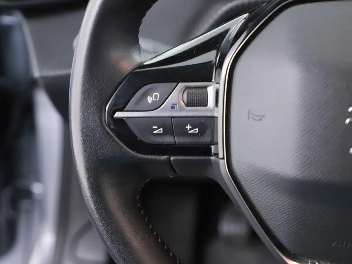 1.2T 100pk Allure Pack H.Leder/Camera/Ecc/Nav /CarPlay/El.Pakket/Vc/4S.banden