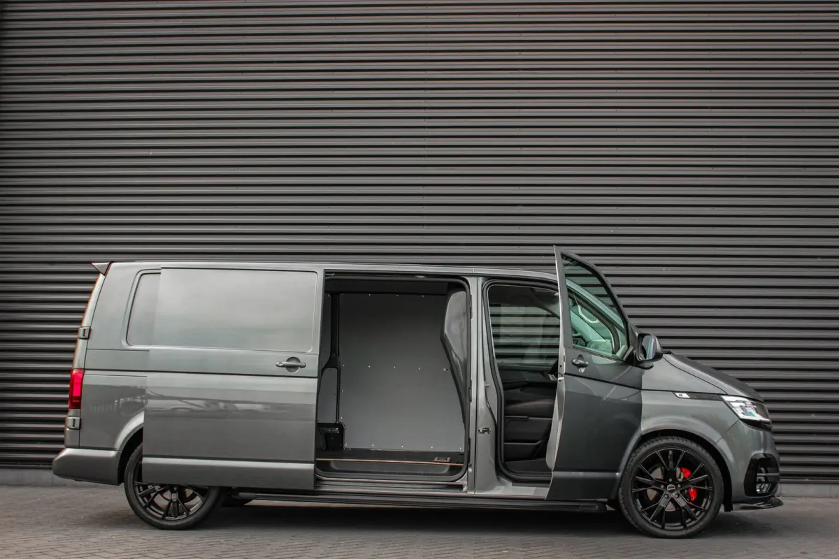 2.0 TDI L2H1 150PK JB- EDITION DSG / PDC / VERLAGINGSVEREN / LEDEREN BEKLEDING / FULL / APPLE CARPLAY /NAVI