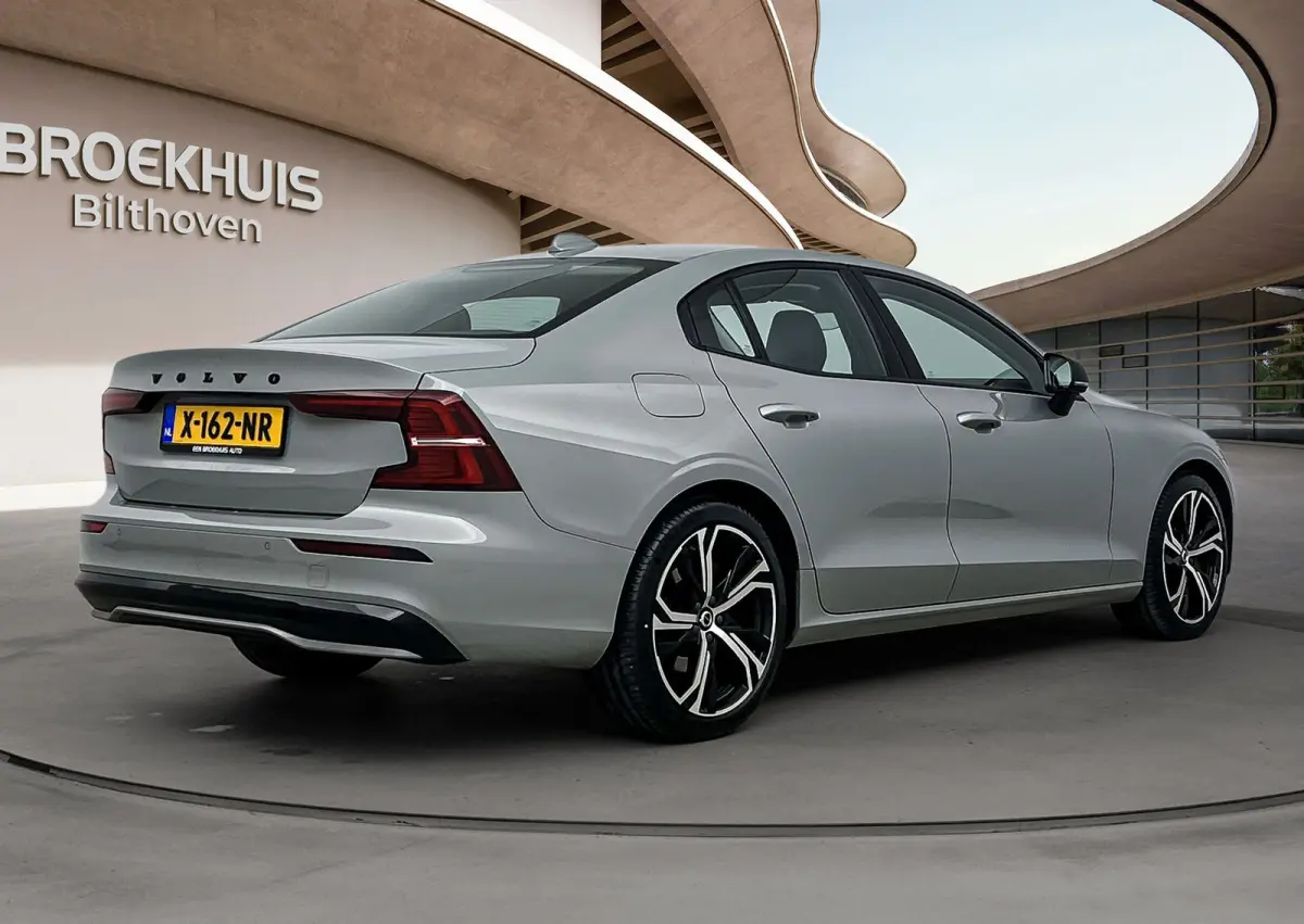 2.0 B4 Plus Dark | PDC V+A en Camera | Adaptive Cruiscontrol | Stoel + Stuurverwarming | Apple Carplay - Android Auto |