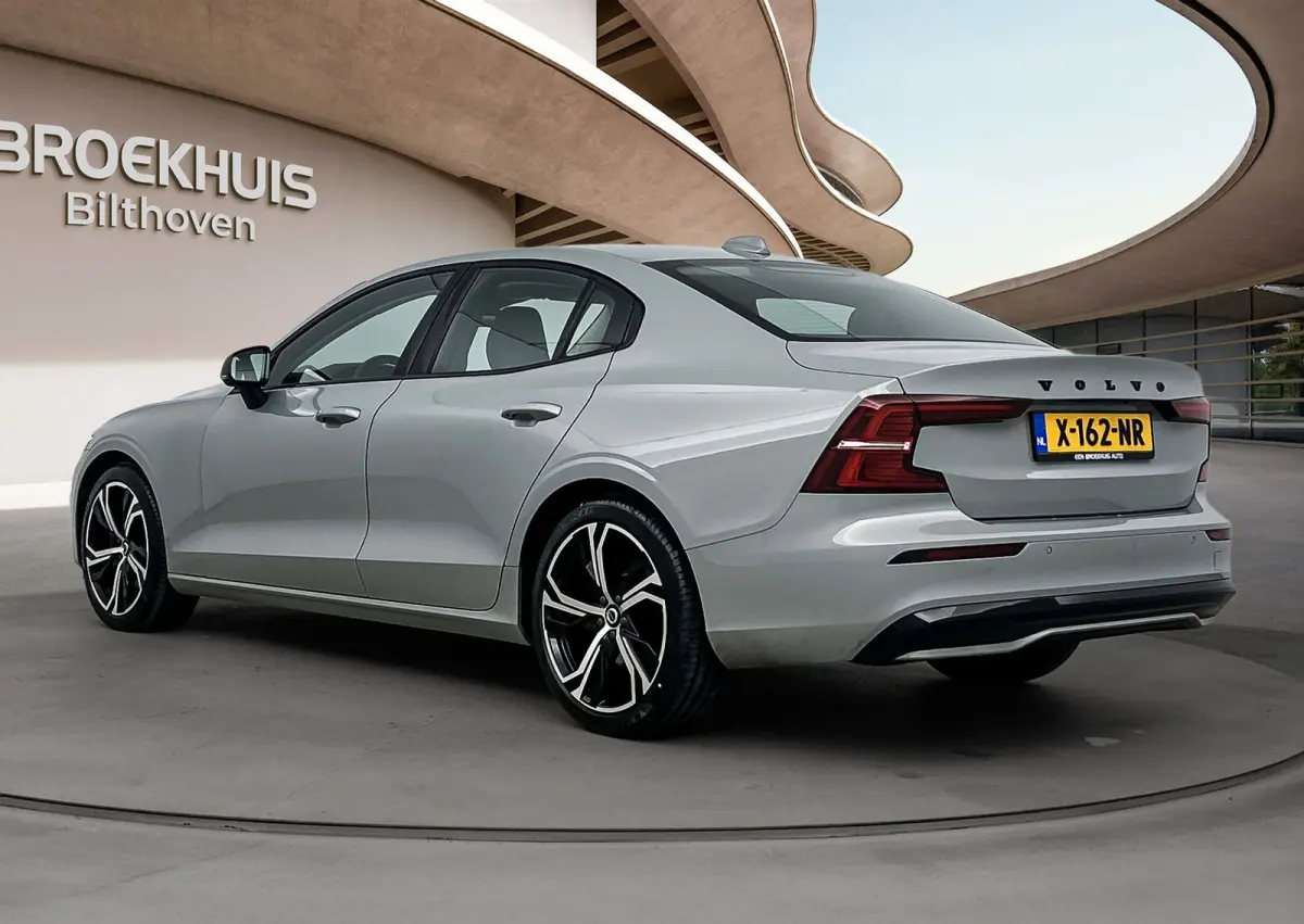 2.0 B4 Plus Dark | PDC V+A en Camera | Adaptive Cruiscontrol | Stoel + Stuurverwarming | Apple Carplay - Android Auto |