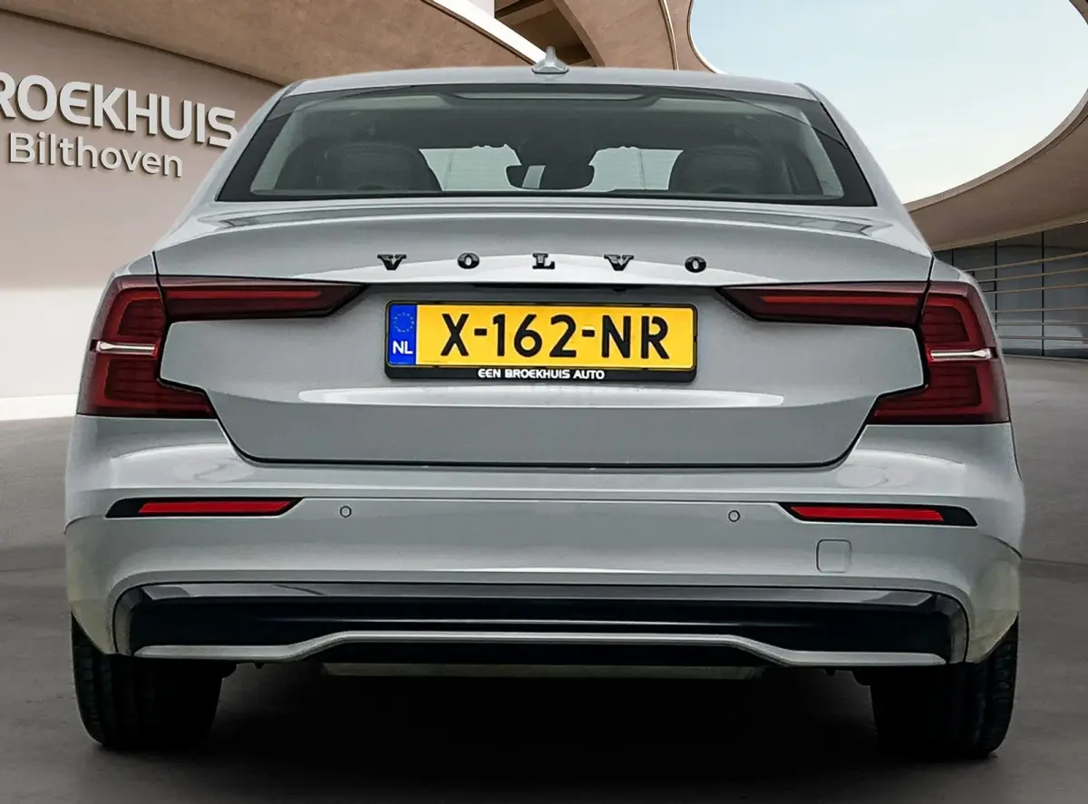 2.0 B4 Plus Dark | PDC V+A en Camera | Adaptive Cruiscontrol | Stoel + Stuurverwarming | Apple Carplay - Android Auto |