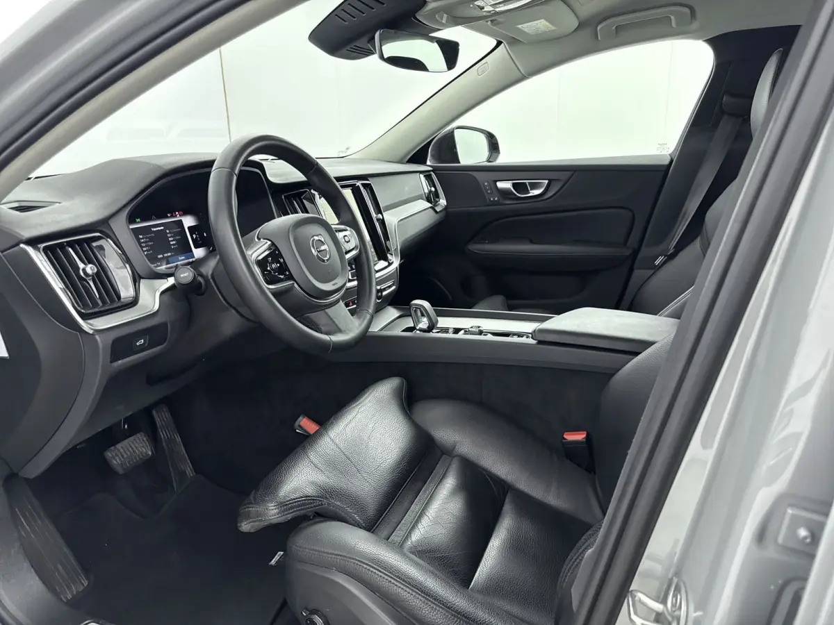 2.0 B4 Plus Dark | PDC V+A en Camera | Adaptive Cruiscontrol | Stoel + Stuurverwarming | Apple Carplay - Android Auto |
