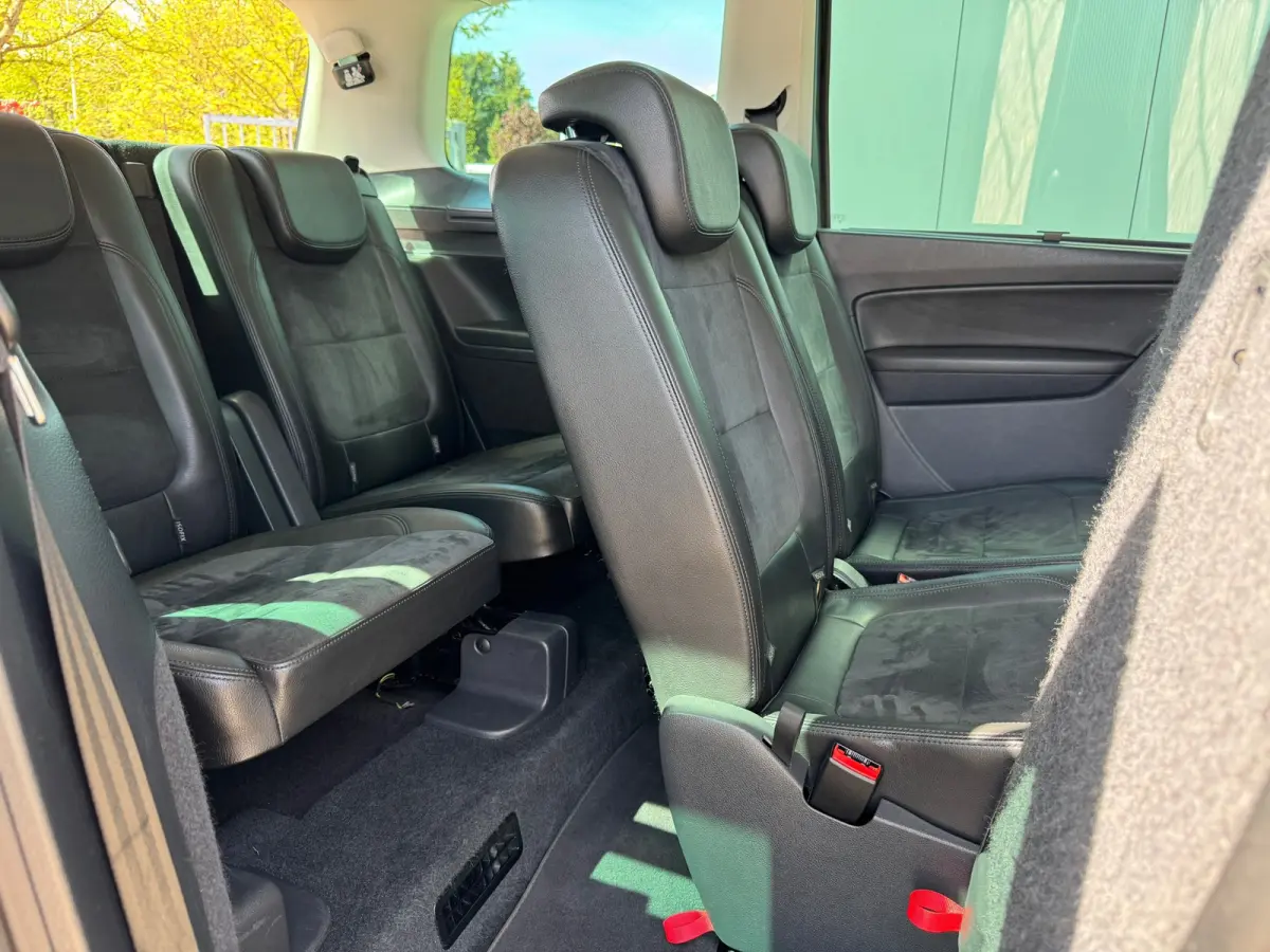 1.4 TSI Highline Edition 7 pers * Navigatiesysteem * Elektr. Schuifdeuren * Parkeersensoren * Cruise Control *
