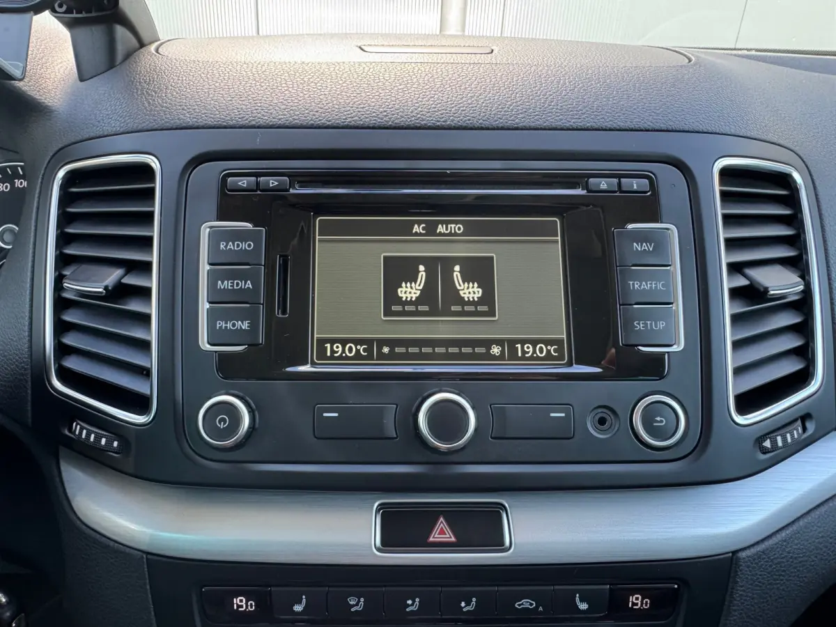 1.4 TSI Highline Edition 7 pers * Navigatiesysteem * Elektr. Schuifdeuren * Parkeersensoren * Cruise Control *