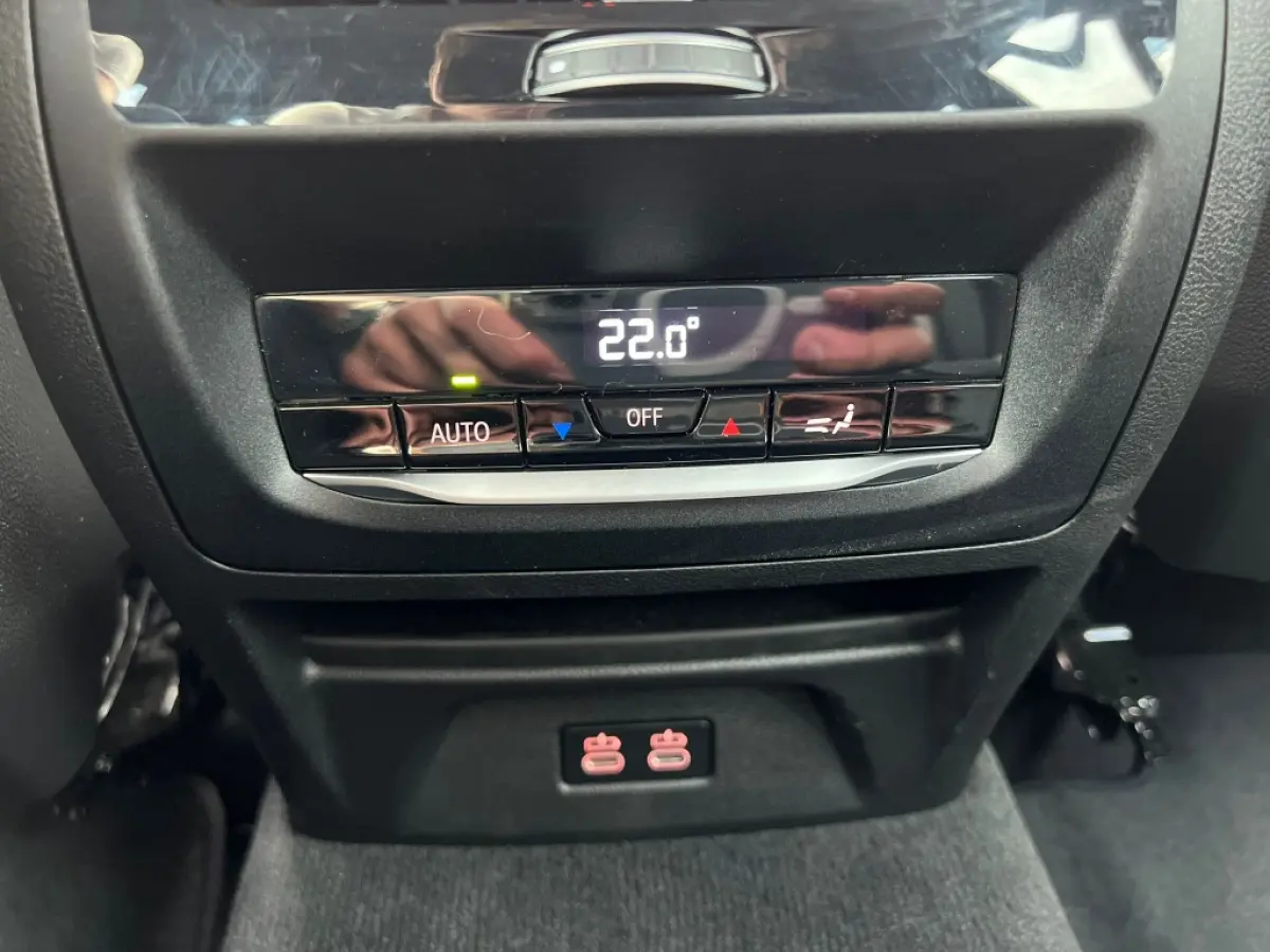 xDrive30e M-Sport | ACC | Camera | Leer | Sportstoelen | Navi
