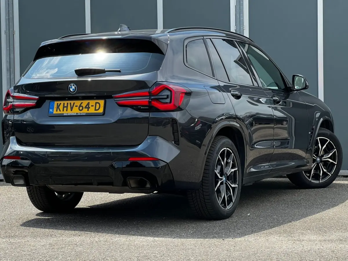 xDrive30e M-Sport | ACC | Camera | Leer | Sportstoelen | Navi