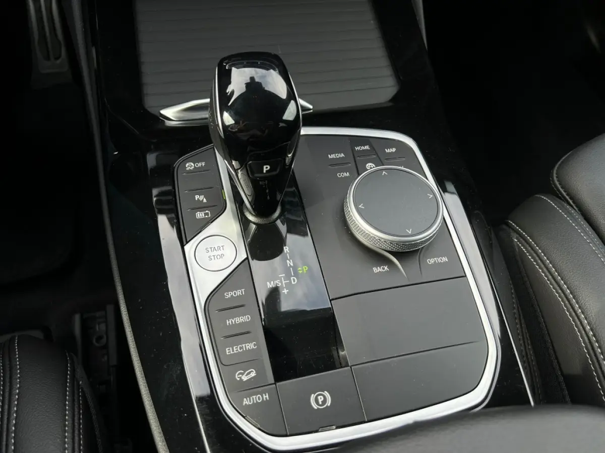 xDrive30e M-Sport | ACC | Camera | Leer | Sportstoelen | Navi
