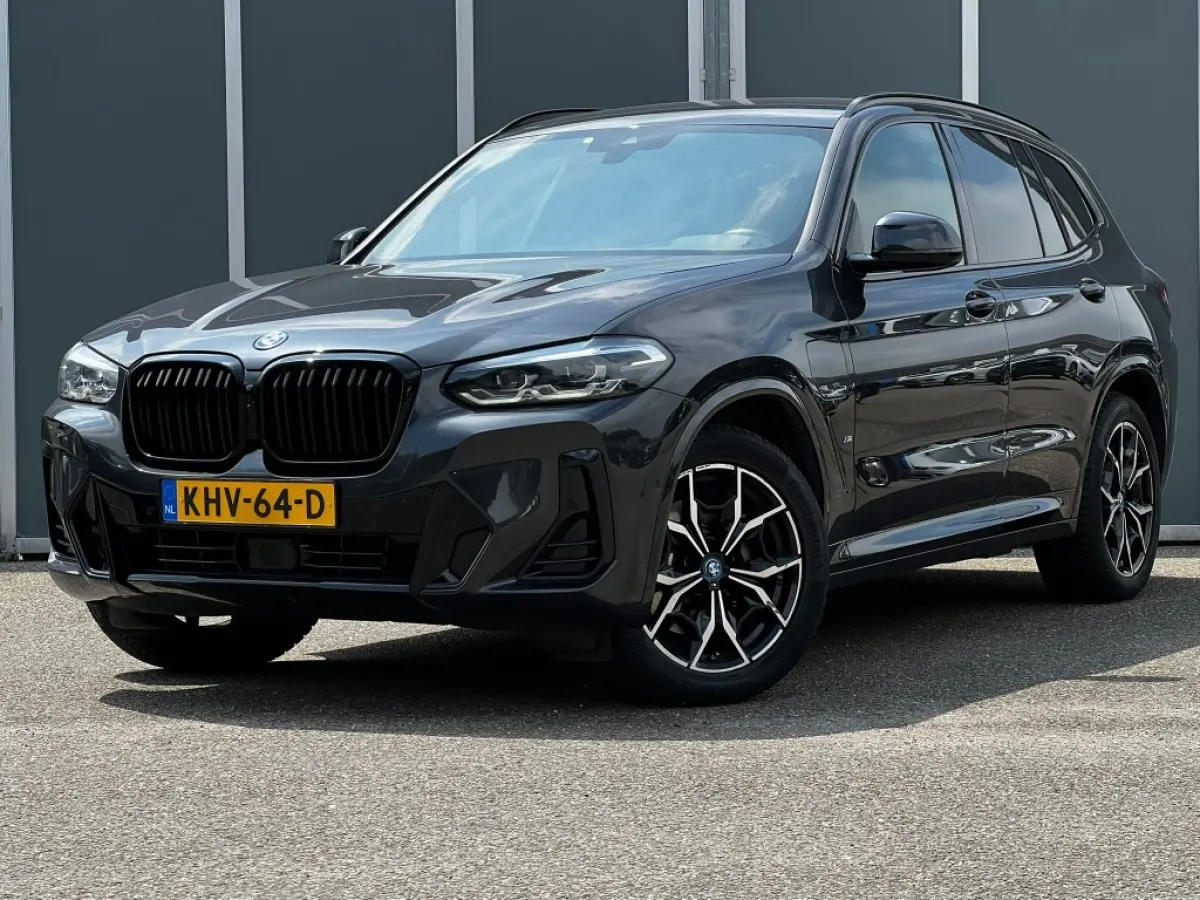 xDrive30e M-Sport | ACC | Camera | Leer | Sportstoelen | Navi