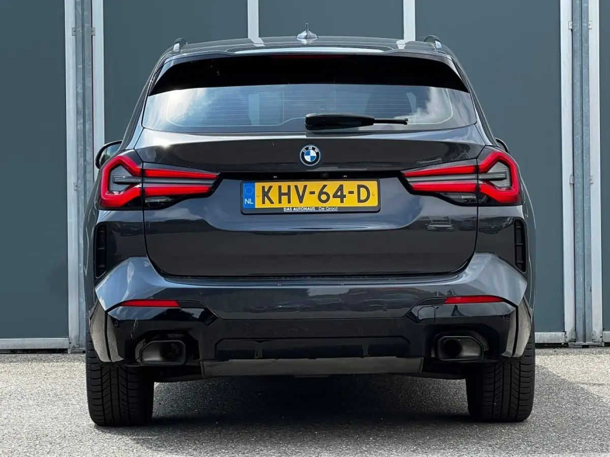 xDrive30e M-Sport | ACC | Camera | Leer | Sportstoelen | Navi