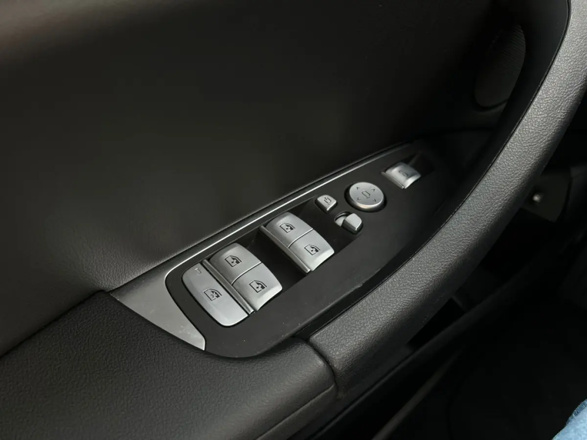 xDrive30e M-Sport | ACC | Camera | Leer | Sportstoelen | Navi