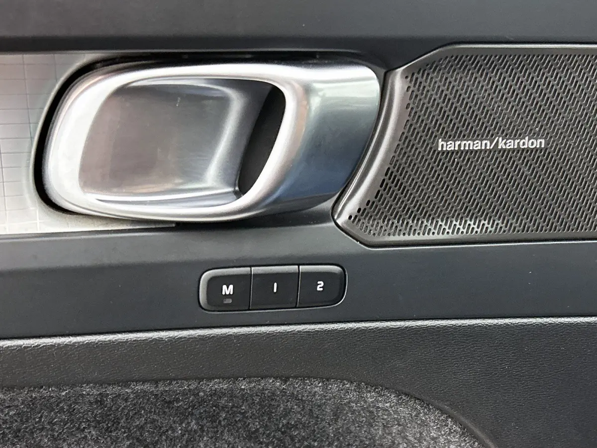 1.5 T5 Plus Dark | HARMAN KARDON | NAVIGATIE | MEMORY STOELEN | STOELVERWARMING | STUURVERWARMING | NAVIGATIE | TREKHAAK |