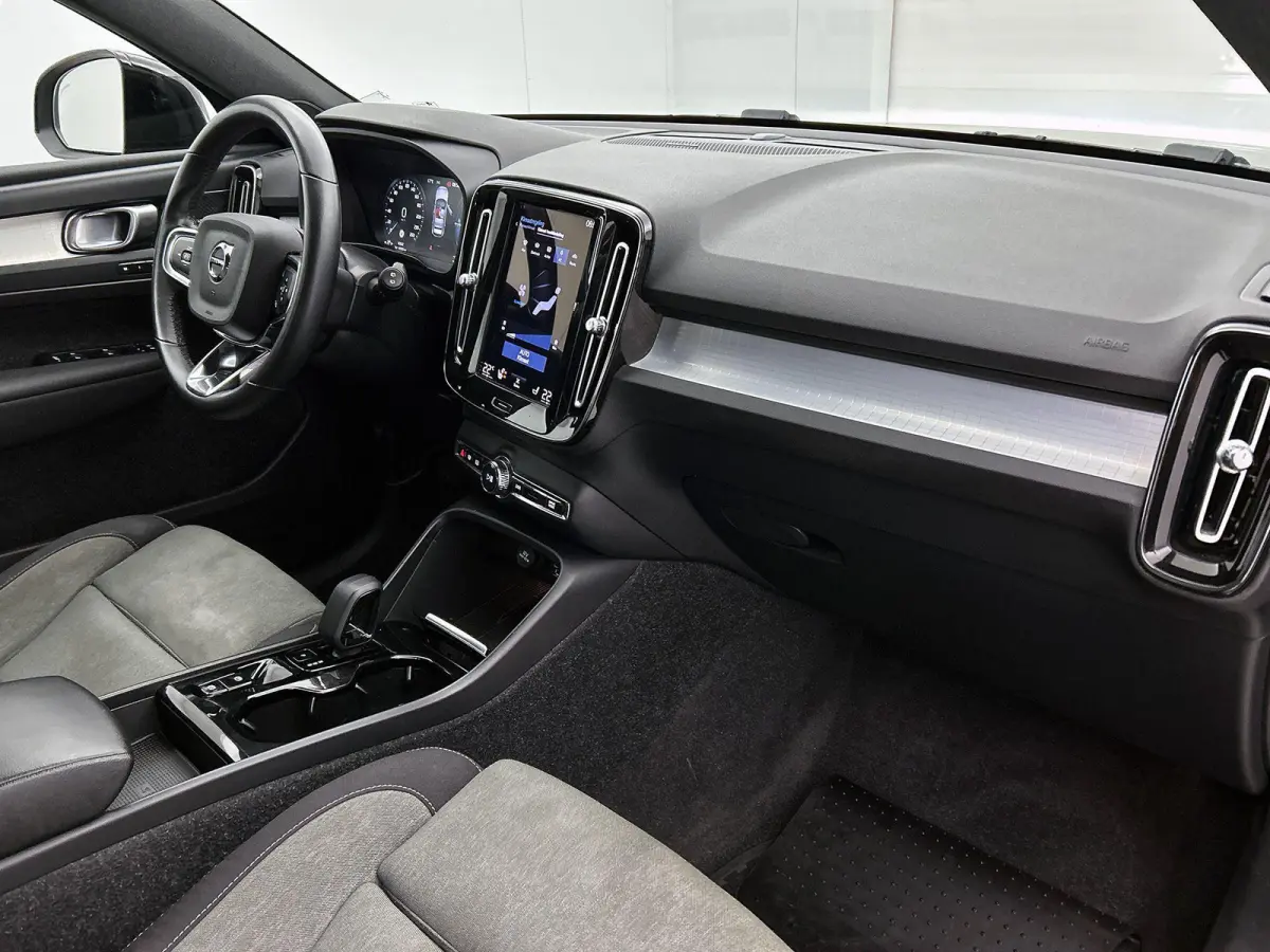 1.5 T5 Plus Dark | HARMAN KARDON | NAVIGATIE | MEMORY STOELEN | STOELVERWARMING | STUURVERWARMING | NAVIGATIE | TREKHAAK |