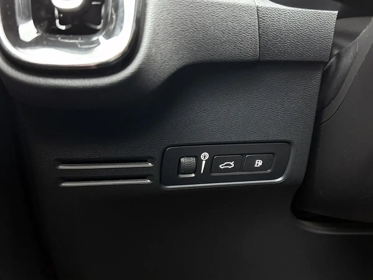1.5 T5 Plus Dark | HARMAN KARDON | NAVIGATIE | MEMORY STOELEN | STOELVERWARMING | STUURVERWARMING | NAVIGATIE | TREKHAAK |