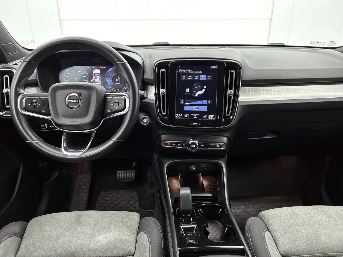 1.5 T5 Plus Dark | HARMAN KARDON | NAVIGATIE | MEMORY STOELEN | STOELVERWARMING | STUURVERWARMING | NAVIGATIE | TREKHAAK |