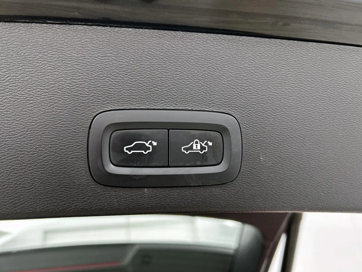 1.5 T5 Plus Dark | HARMAN KARDON | NAVIGATIE | MEMORY STOELEN | STOELVERWARMING | STUURVERWARMING | NAVIGATIE | TREKHAAK |