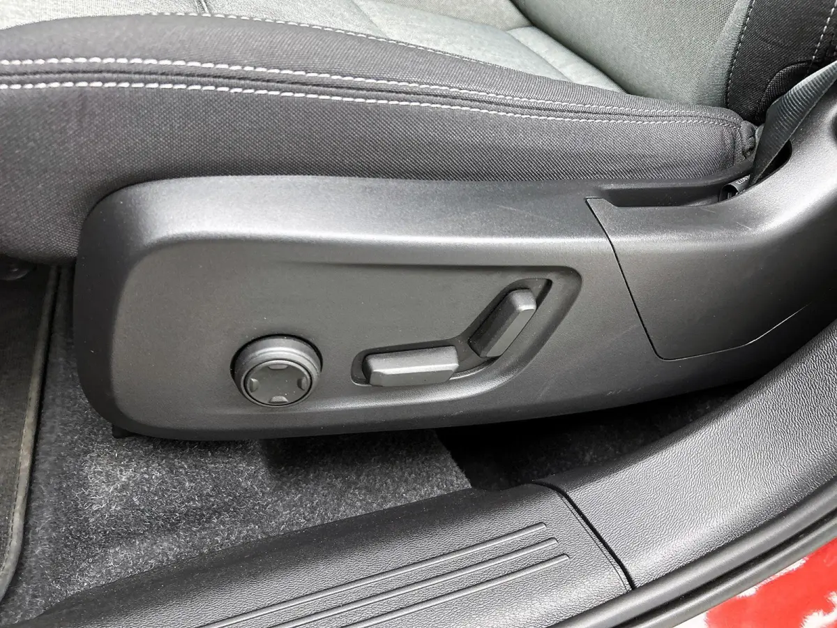 T5 Plus Bright | HARMAN KARDON | ACHTERUITRIJCAMERA | STOELVERWARMING | STUURVERWARMING | NAVIGATIE | CLIMATE CONTROL | DAB RADIO | RIJSTROOKHULP | LICHTMETALEN VELGEN |