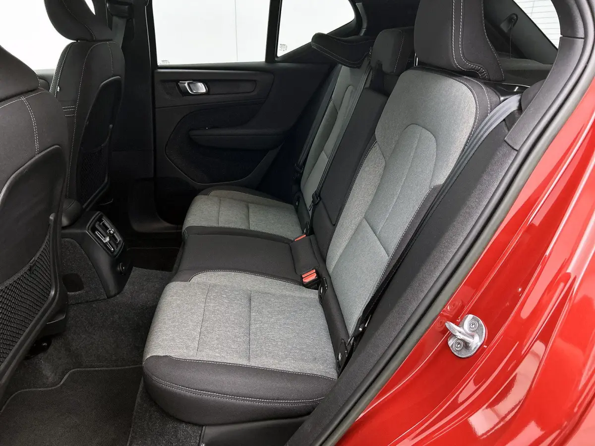T5 Plus Bright | HARMAN KARDON | ACHTERUITRIJCAMERA | STOELVERWARMING | STUURVERWARMING | NAVIGATIE | CLIMATE CONTROL | DAB RADIO | RIJSTROOKHULP | LICHTMETALEN VELGEN |