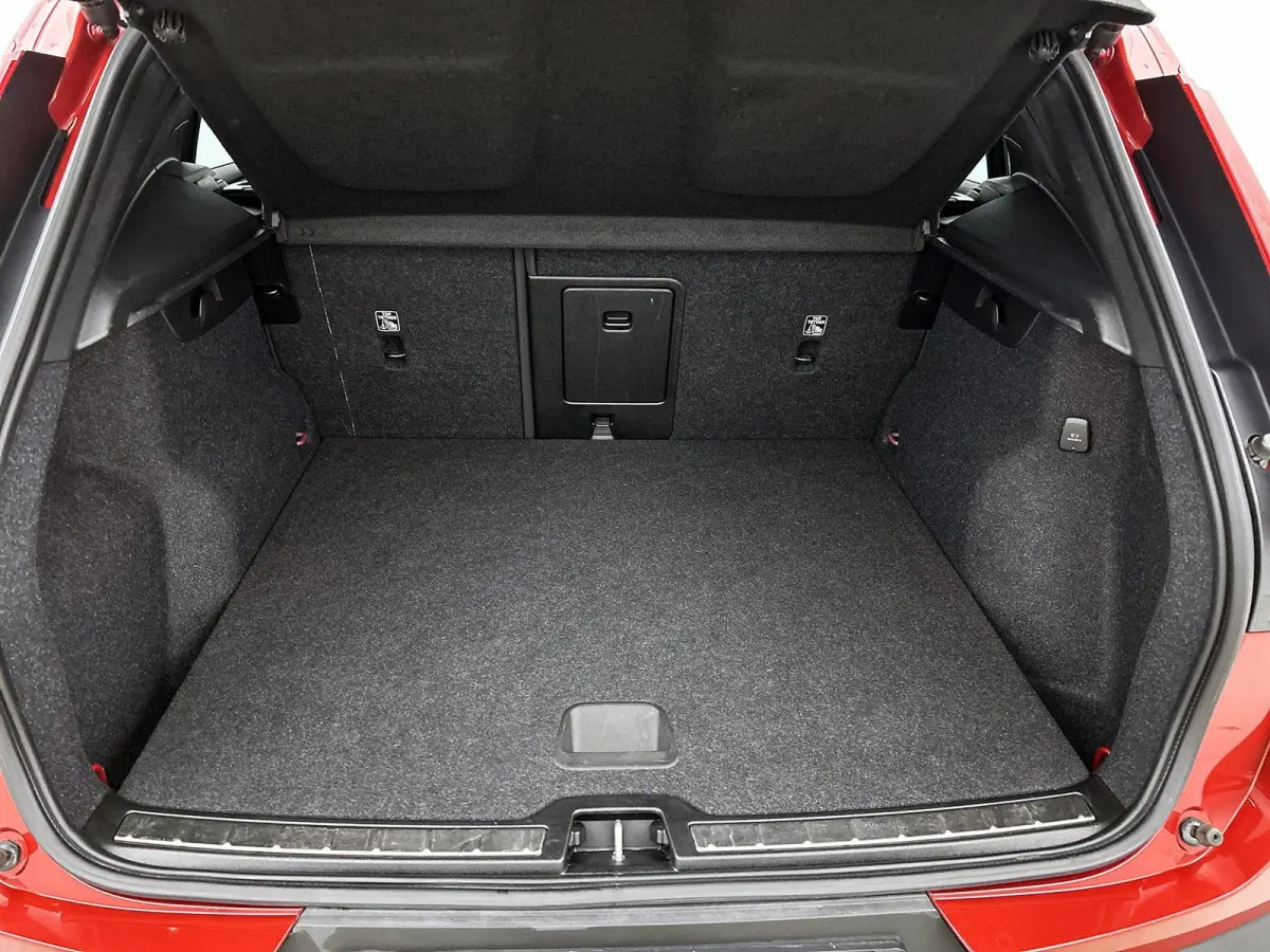 T5 Plus Bright | HARMAN KARDON | ACHTERUITRIJCAMERA | STOELVERWARMING | STUURVERWARMING | NAVIGATIE | CLIMATE CONTROL | DAB RADIO | RIJSTROOKHULP | LICHTMETALEN VELGEN |