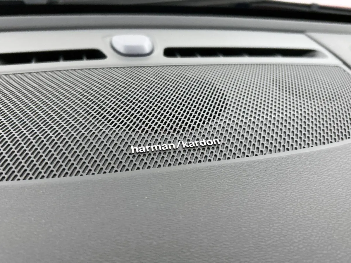 T5 Plus Bright | HARMAN KARDON | ACHTERUITRIJCAMERA | STOELVERWARMING | STUURVERWARMING | NAVIGATIE | CLIMATE CONTROL | DAB RADIO | RIJSTROOKHULP | LICHTMETALEN VELGEN |