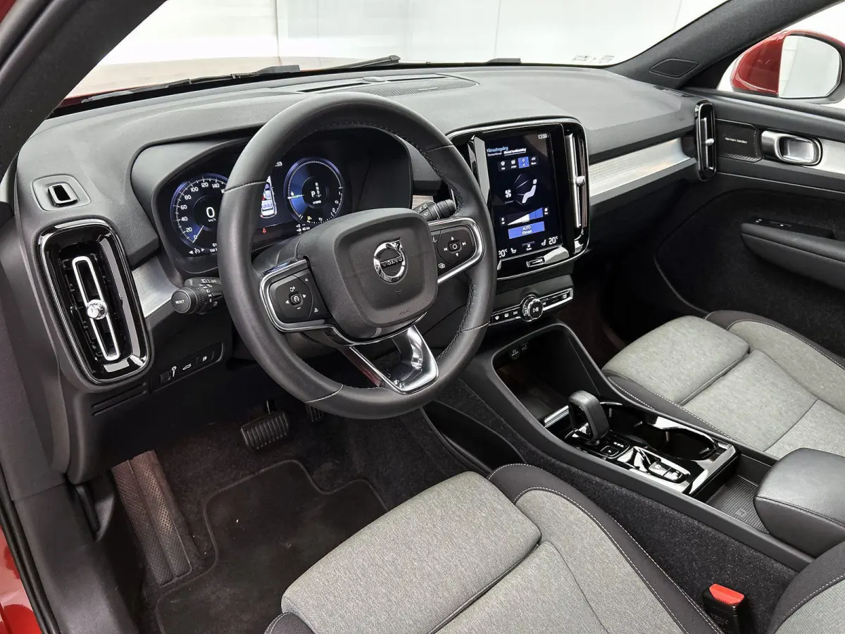 T5 Plus Bright | HARMAN KARDON | ACHTERUITRIJCAMERA | STOELVERWARMING | STUURVERWARMING | NAVIGATIE | CLIMATE CONTROL | DAB RADIO | RIJSTROOKHULP | LICHTMETALEN VELGEN |