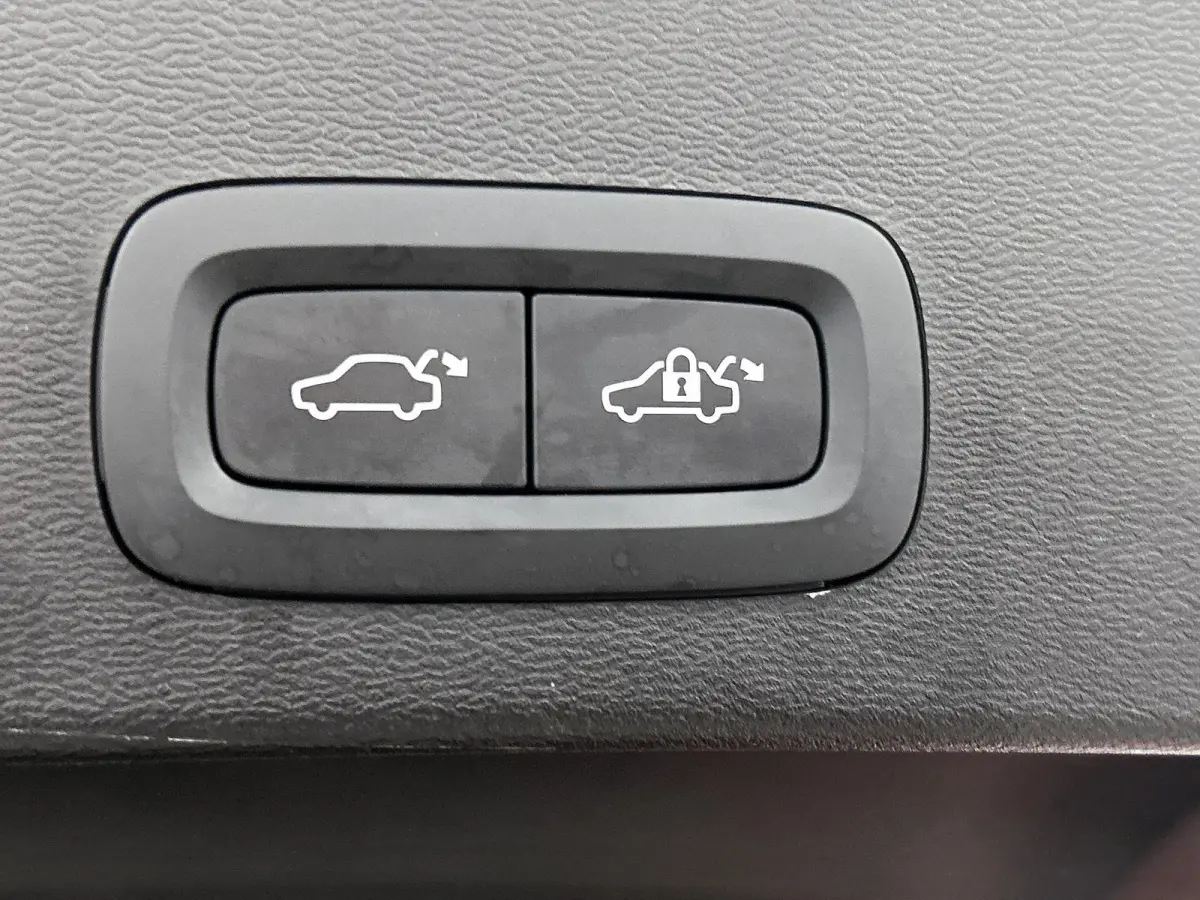 T5 Plus Bright | HARMAN KARDON | ACHTERUITRIJCAMERA | STOELVERWARMING | STUURVERWARMING | NAVIGATIE | CLIMATE CONTROL | DAB RADIO | RIJSTROOKHULP | LICHTMETALEN VELGEN |