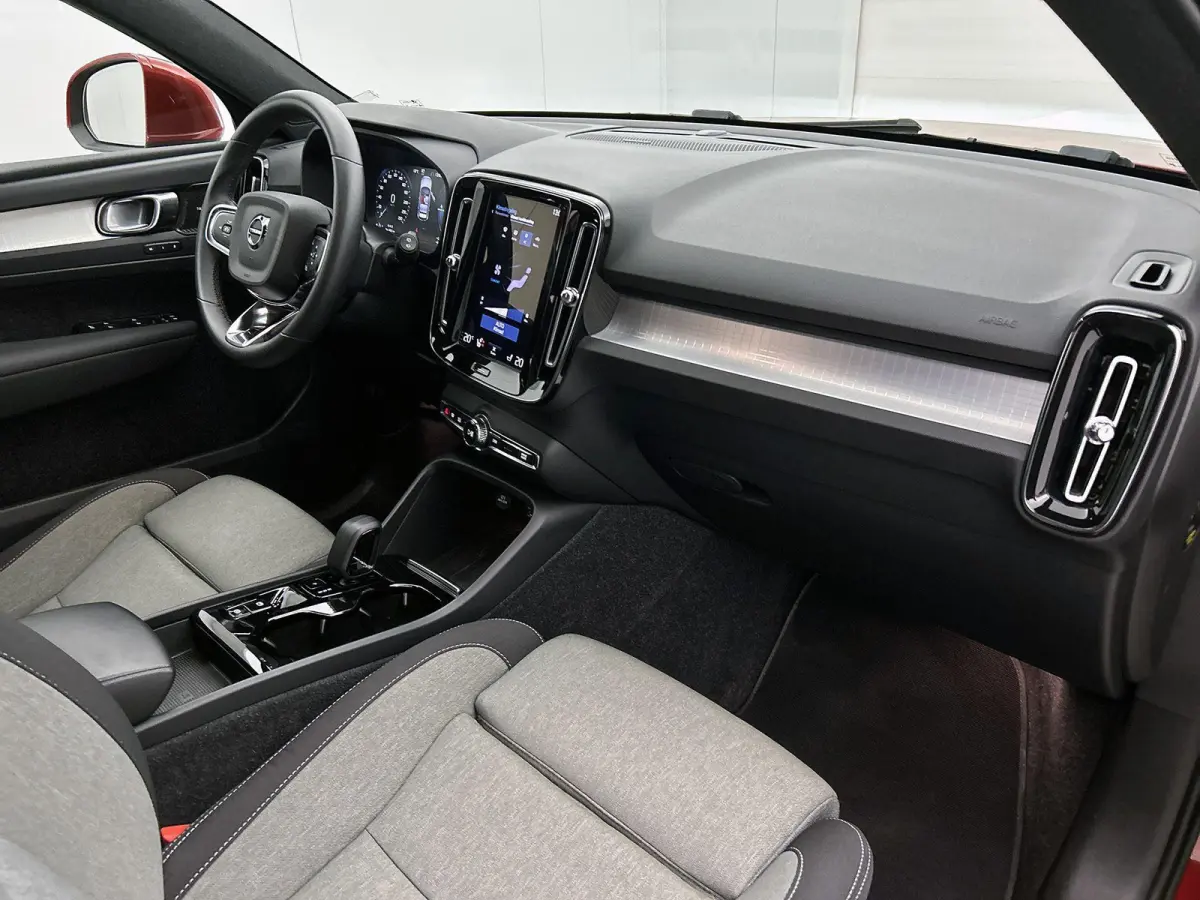 T5 Plus Bright | HARMAN KARDON | ACHTERUITRIJCAMERA | STOELVERWARMING | STUURVERWARMING | NAVIGATIE | CLIMATE CONTROL | DAB RADIO | RIJSTROOKHULP | LICHTMETALEN VELGEN |