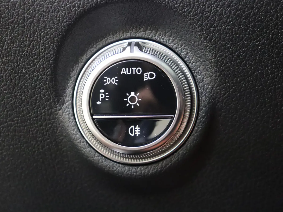 300 e Business Solution AMG Premium Plus /Panoramadak /Burmester /HUD /Memory