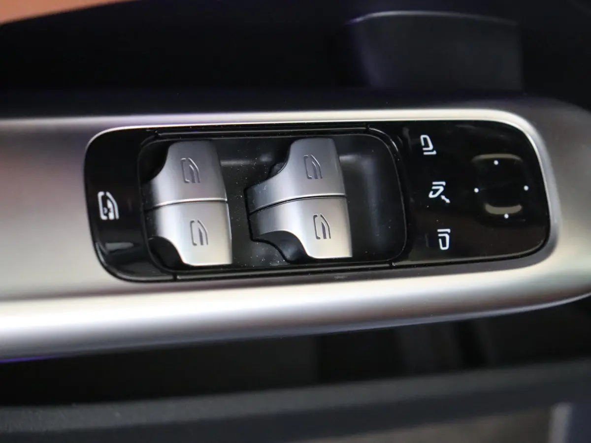 300 e Business Solution AMG Premium Plus /Panoramadak /Burmester /HUD /Memory