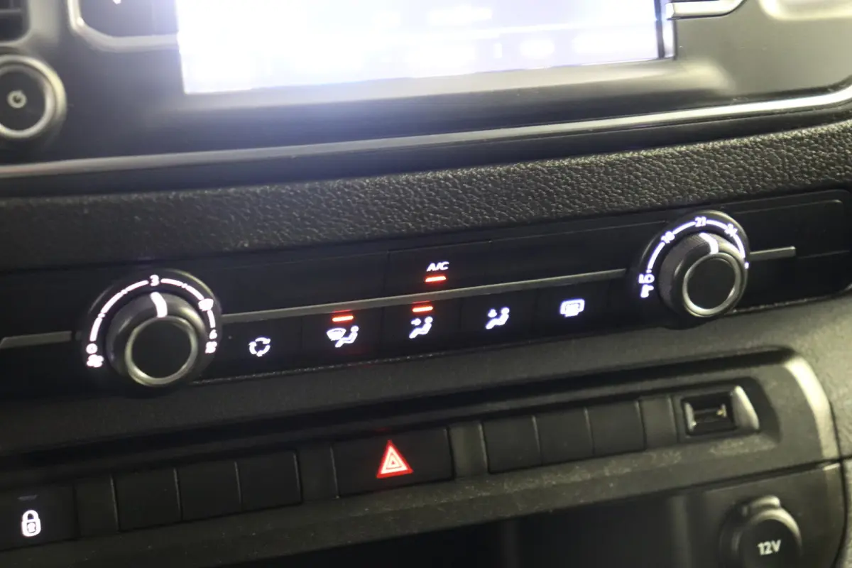 2.0 BlueHDI 122PK L3 Dubbele Cabine EURO 6 - Airco - Cruise - Camera -  € 15.900,- Excl.