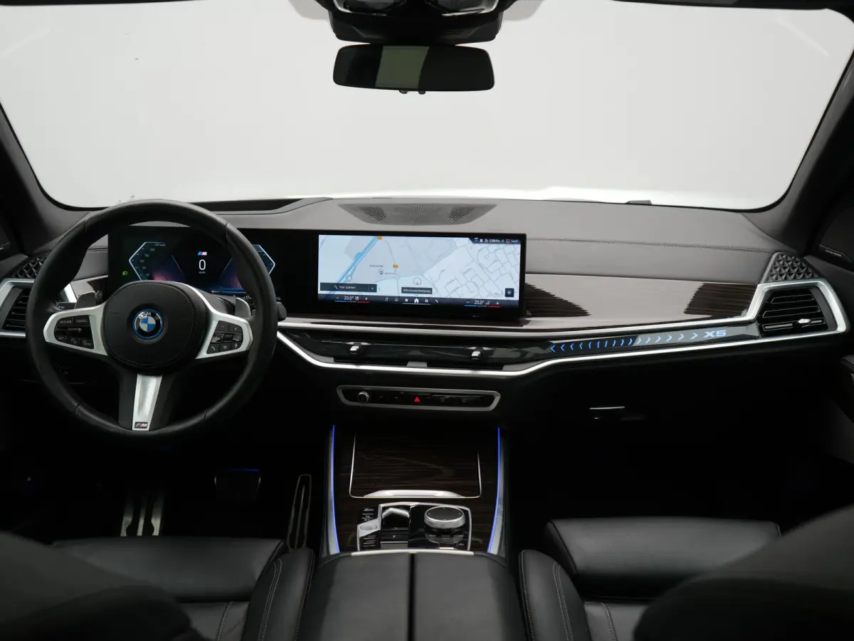 xDrive50e High Executive PHEV 490pk Dealer O.H. | Panodak Sky Lounge | M Sport | Luchtvering | Head Up | 360 Camera | Harman / Kardon | Nappa Lederen Comfortstoelen Memory & Verwarmd | Carbo
