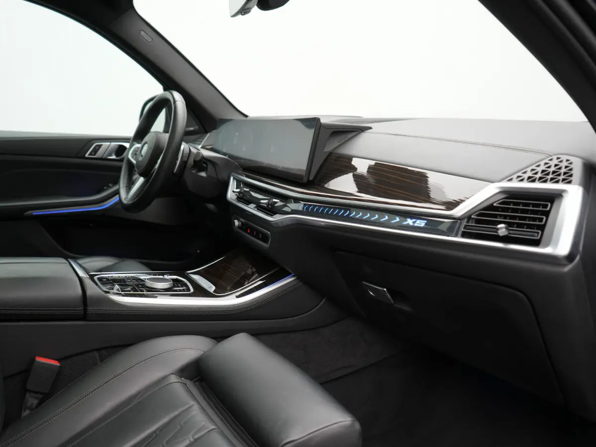xDrive50e High Executive PHEV 490pk Dealer O.H. | Panodak Sky Lounge | M Sport | Luchtvering | Head Up | 360 Camera | Harman / Kardon | Nappa Lederen Comfortstoelen Memory & Verwarmd | Carbo