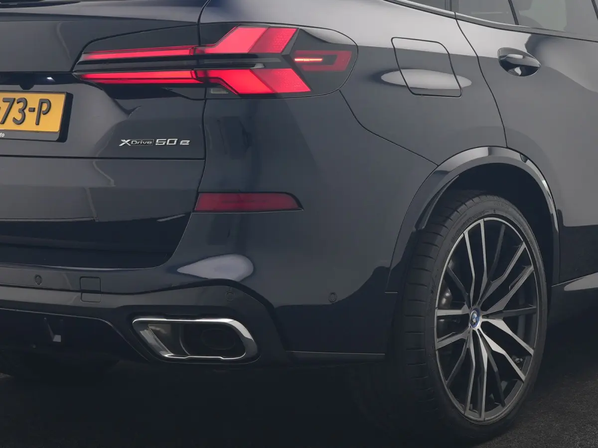 xDrive50e High Executive PHEV 490pk Dealer O.H. | Panodak Sky Lounge | M Sport | Luchtvering | Head Up | 360 Camera | Harman / Kardon | Nappa Lederen Comfortstoelen Memory & Verwarmd | Carbo