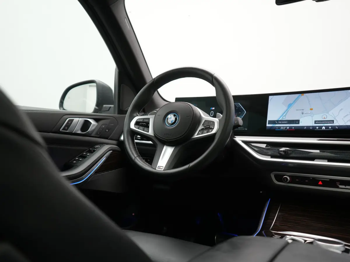 xDrive50e High Executive PHEV 490pk Dealer O.H. | Panodak Sky Lounge | M Sport | Luchtvering | Head Up | 360 Camera | Harman / Kardon | Nappa Lederen Comfortstoelen Memory & Verwarmd | Carbo
