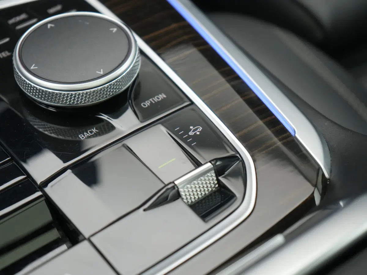 xDrive50e High Executive PHEV 490pk Dealer O.H. | Panodak Sky Lounge | M Sport | Luchtvering | Head Up | 360 Camera | Harman / Kardon | Nappa Lederen Comfortstoelen Memory & Verwarmd | Carbo