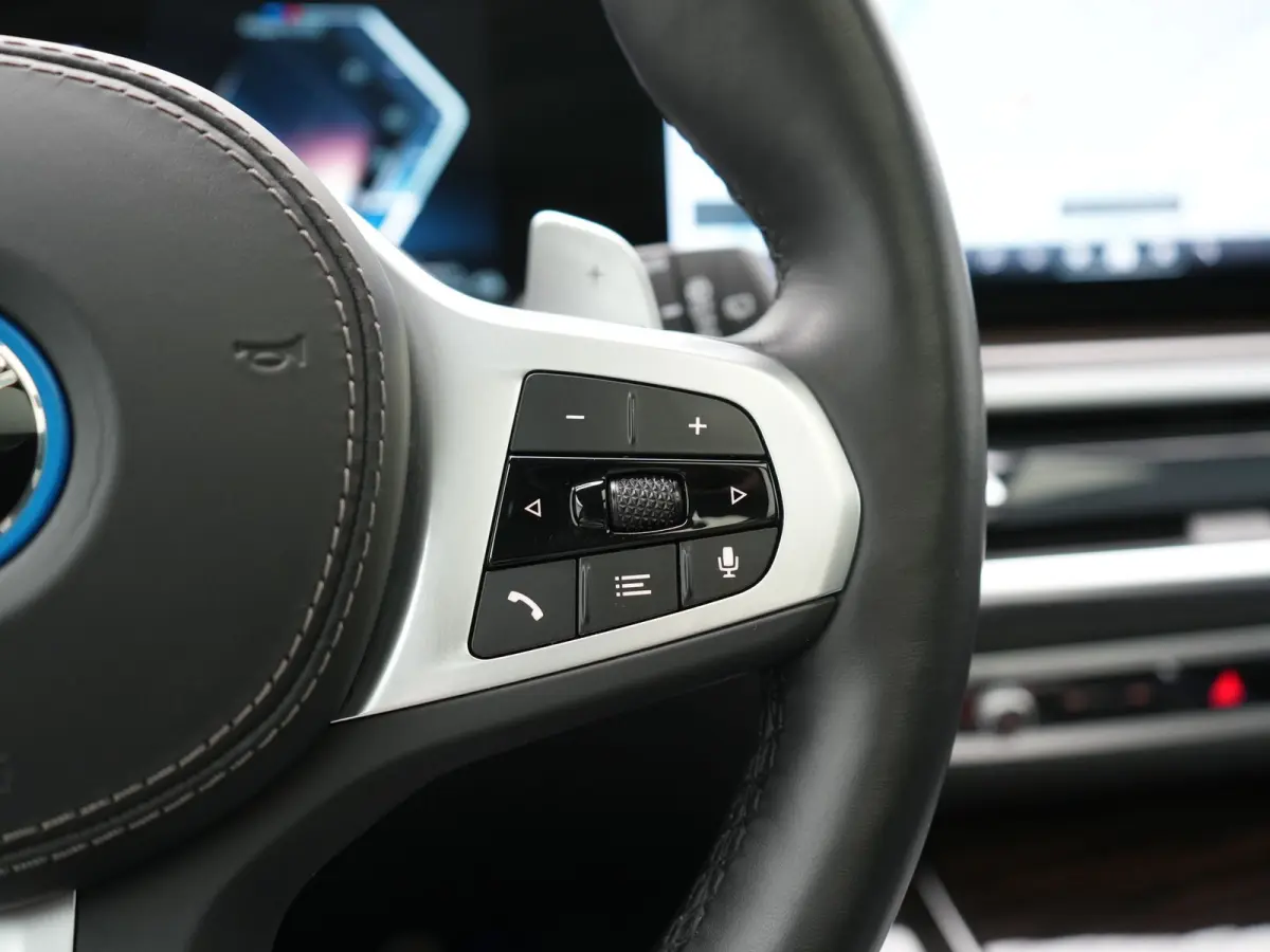 xDrive50e High Executive PHEV 490pk Dealer O.H. | Panodak Sky Lounge | M Sport | Luchtvering | Head Up | 360 Camera | Harman / Kardon | Nappa Lederen Comfortstoelen Memory & Verwarmd | Carbo
